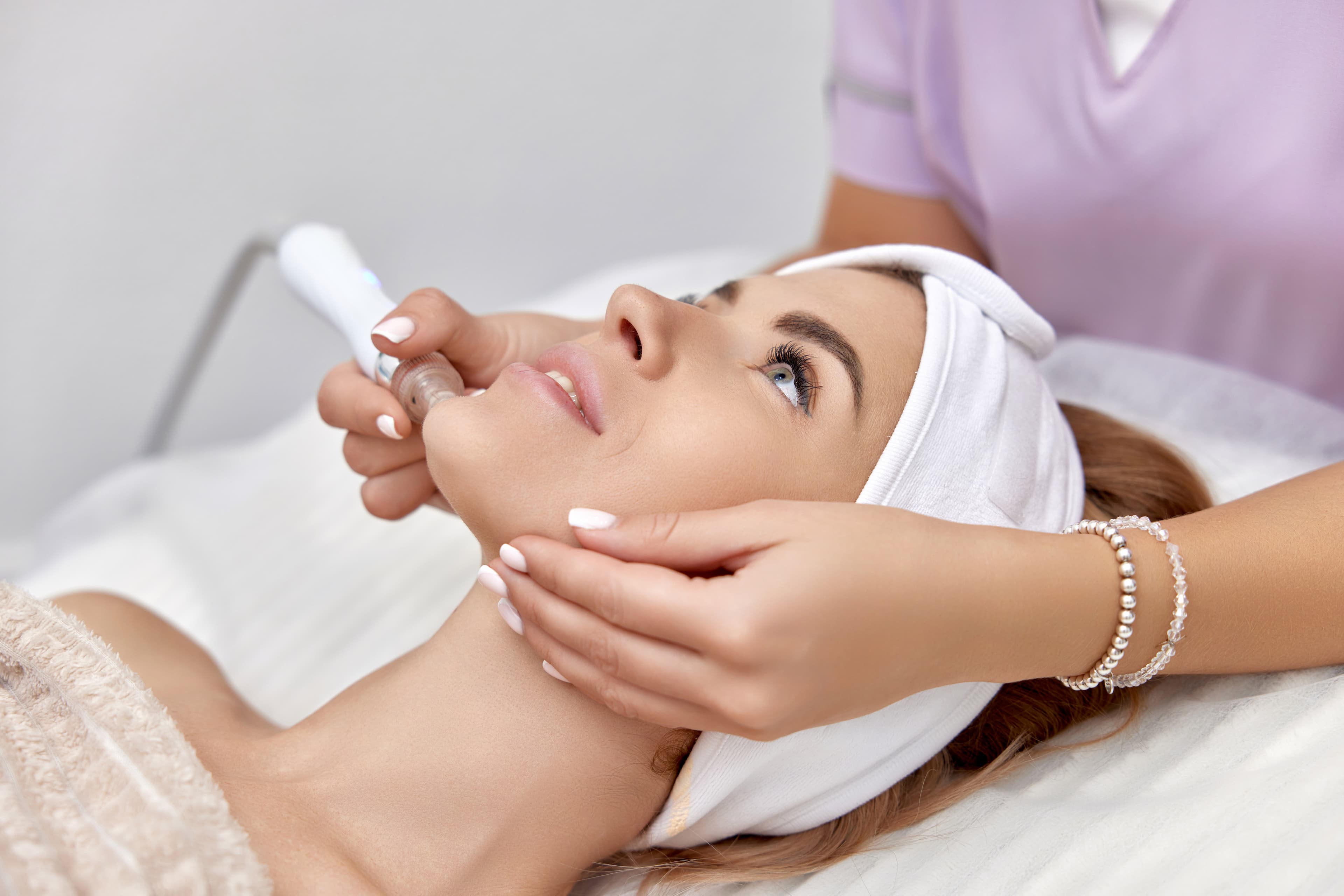 Hydrafacial Deluxe (with Dermabrasion and Nano Mesotherapy)